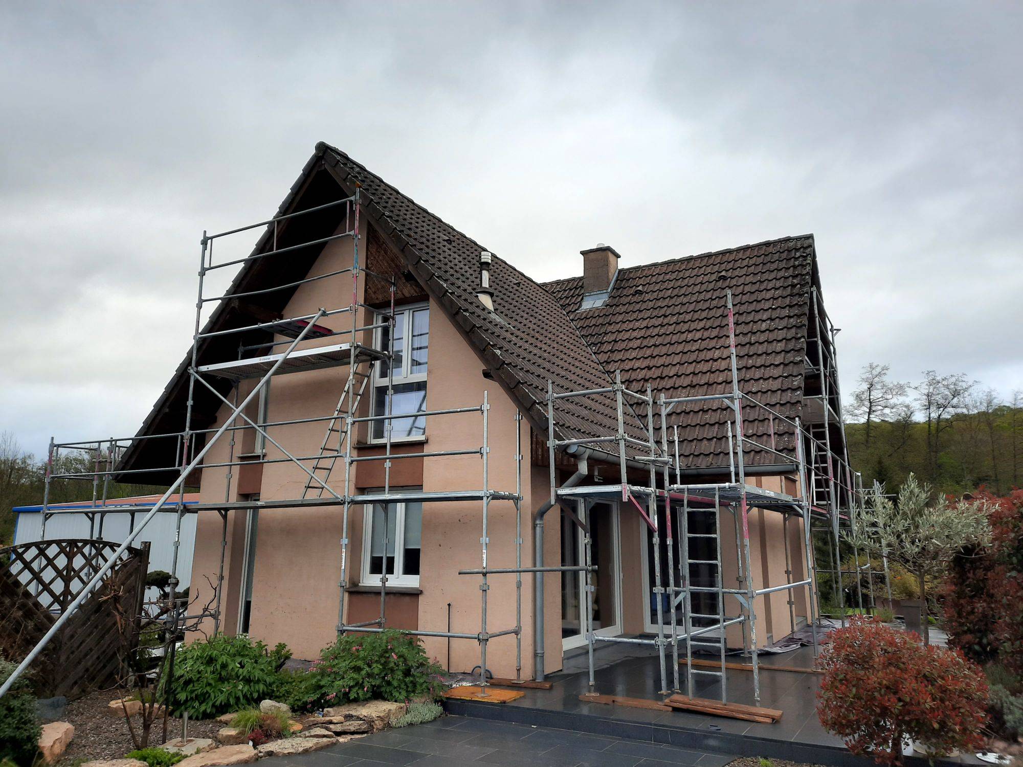 Quels sont les principaux signes indiquant qu&#8217;un bâtiment a besoin d&#8217;un ravalement de façade ? Belfort