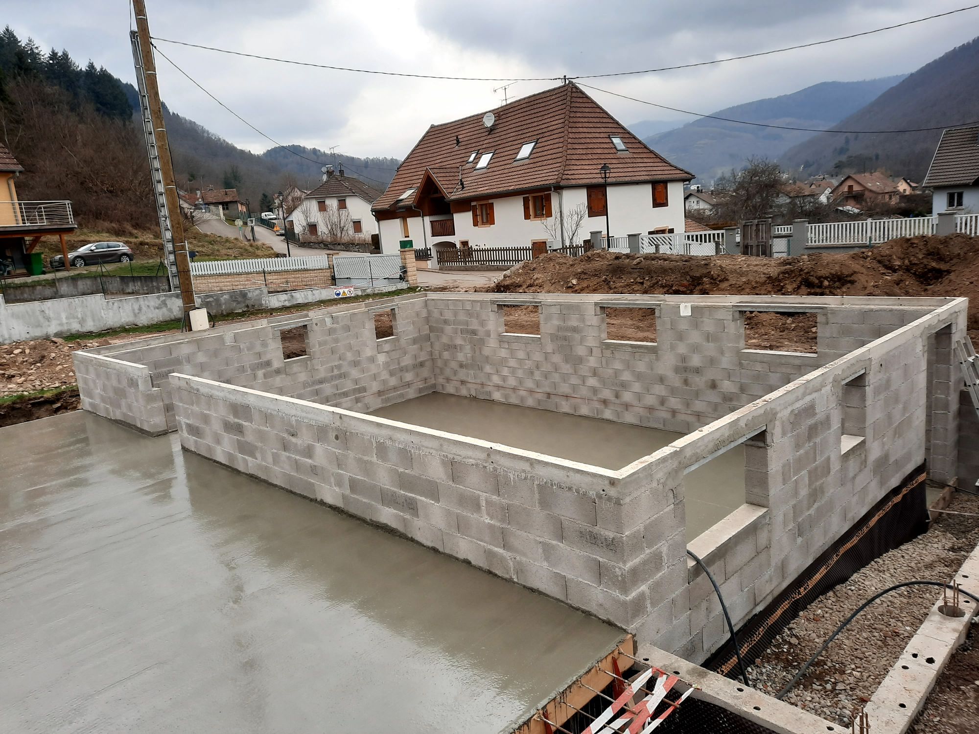 Extension et RE2020 : comment adapter vos travaux de ma&ccedil;onnerie aux exigences actuelles (et profiter des aides) ? Belfort