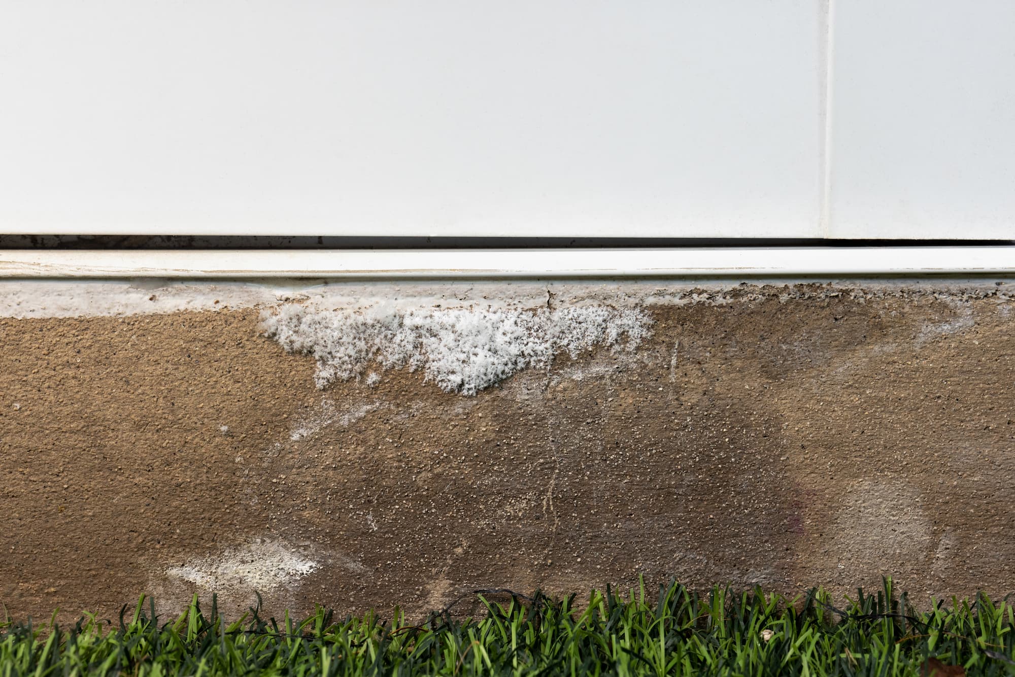 Ravalement de fa&ccedil;ade et humidit&eacute; des murs ma&ccedil;onn&eacute;s : quand les traitements sont-ils pris en charge par les aides ? Cernay